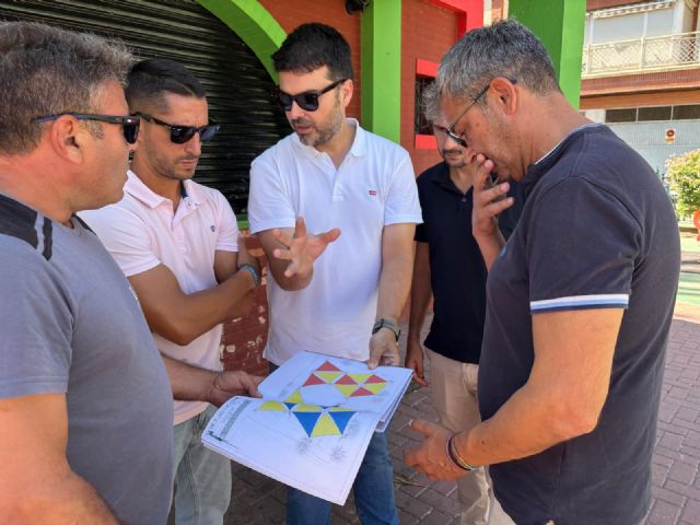 Comienza la instalación de sombras el parque Robles Vives - 1, Foto 1