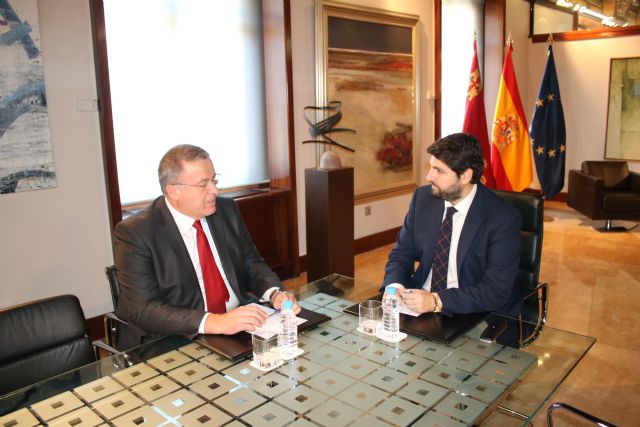 Fernando López Miras se reúne en el Palacio de San Esteban con el delegado del Gobierno en la Región, Francisco Bernabé - 2, Foto 2