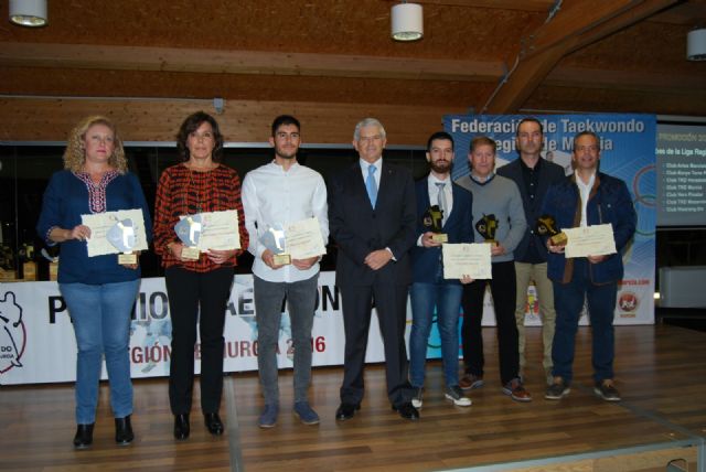 Rubn Garca premiado como mejor deportista senior en la gala regional de taekwondo, Foto 2