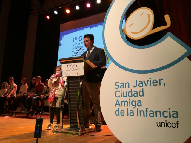 La Mesa Local de la Infancia otorga los Premios de la I Gala de la Infancia y la Adolescencia de San Javier al grupo Scout, a los corresponsales juveniles, la Fundación RafaPuede, a la pediatra Raquel Iniesta y al joven músico Pedro Botella - 3, Foto 3