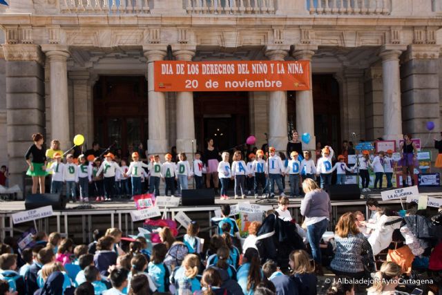 Los escolares de Cartagena celebran el Dia Internacional por los Derechos de la Infancia con una marcha por el centro de la ciudad - 1, Foto 1
