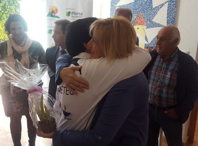 Familia destina más de 481.000 euros a la atención de 100 personas con discapacidad intelectual en la asociación Prometeo - 2, Foto 2