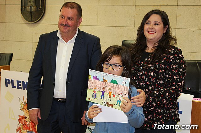 Se entregan los premios del XIV Concurso de Dibujo organizado con motivo del Día de los Derechos del Niñ@ 2017, Foto 6