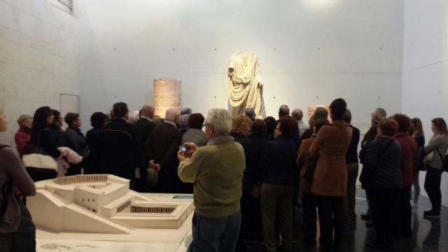 Medio centenar de socios del Hogar de las Personas Mayores torreño disfrutan de una visita a Cartagena - 5, Foto 5