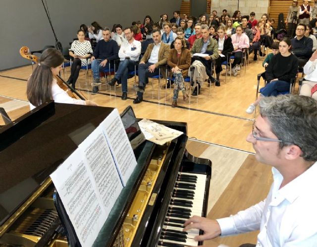 Los alumnos con matrcula de honor del Conservatorio de Murcia ofrecen un concierto con motivo de la festividad de Santa Cecilia, Foto 1