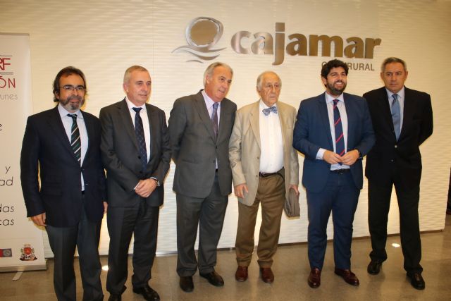 López Miras asiste en Murcia a la conferencia del diplomático y escritor Inocencio Arias - 1, Foto 1