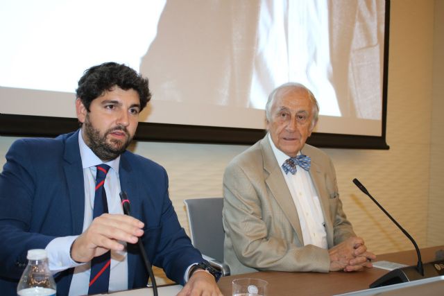 López Miras asiste en Murcia a la conferencia del diplomático y escritor Inocencio Arias - 2, Foto 2
