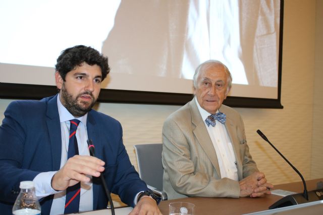 López Miras asiste en Murcia a la conferencia del diplomático y escritor Inocencio Arias - 2, Foto 2