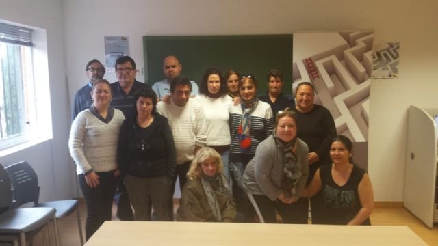 El Colectivo El Candil inicia en Totana un curso de formación de Informática Básica, Foto 1