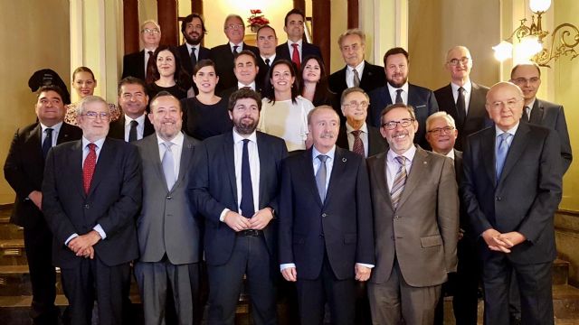 Numerosa representación de la Asamblea Regional en la entrega de los Premios Laureles de Murcia - 1, Foto 1