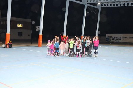 La pista del IES Vega del Argos se ilumina para la práctica del patinaje - 1, Foto 1