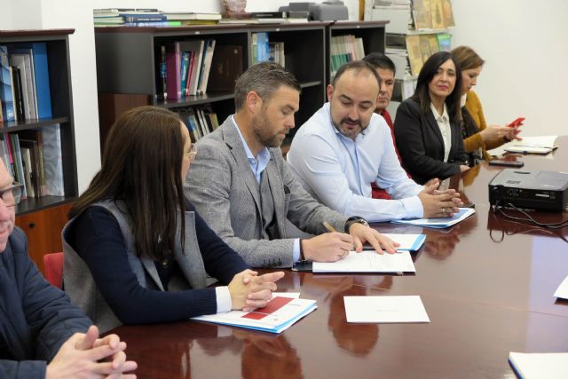 El Ayuntamiento de Caravaca recoge las necesidades y retos del sector del mármol y la piedra natural en un encuentro con representantes de las empresas - 2, Foto 2