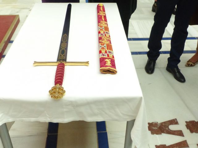 La Fundación San Clemente de Lorca presenta en la Asamblea Regional la réplica de la vaina ceremonial de los Reyes Católicos - 4, Foto 4
