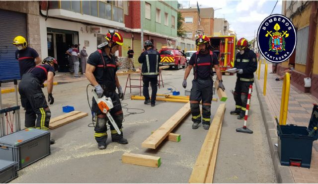 Aprobadas las bases para cubrir 32 plazas de la plantilla municipal, 15 de ellas de bombero - 1, Foto 1