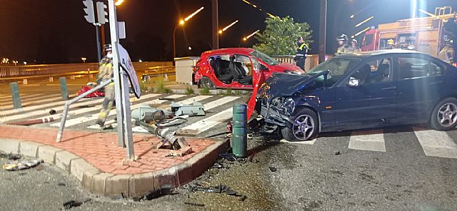 Aparatoso accidente entre dos coches en la avenida Miguel Induráin de Murcia - 1, Foto 1