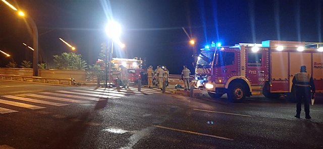 Aparatoso accidente entre dos coches en la avenida Miguel Induráin de Murcia - 3, Foto 3
