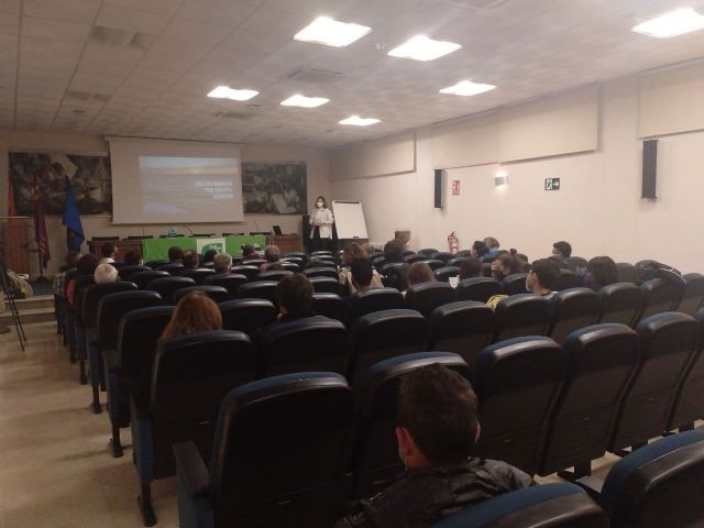 Ecologistas en Acción presenta en Cartagena la primera guía de tiburones y rayas de la Región de Murcia - 1, Foto 1