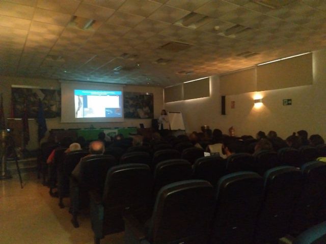 Ecologistas en Acción presenta en Cartagena la primera guía de tiburones y rayas de la Región de Murcia - 2, Foto 2