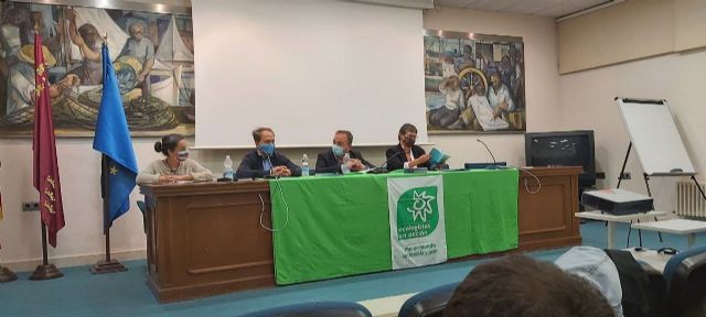 Ecologistas en Acción presenta en Cartagena la primera guía de tiburones y rayas de la Región de Murcia - 4, Foto 4