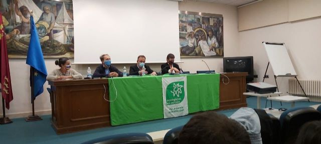 Ecologistas en Acción presenta en Cartagena la primera guía de tiburones y rayas de la Región de Murcia - 5, Foto 5