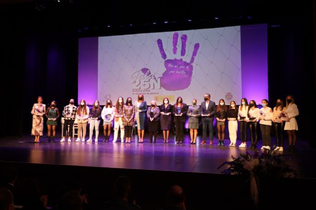 Encarna Talavera, Encarna Guillén, Fuensanta Barquero, Élida Sevilla, Club Rítmika y La Algaida FS, fueron las homenajeadas en la Gala contra la Violencia de Género - 1, Foto 1