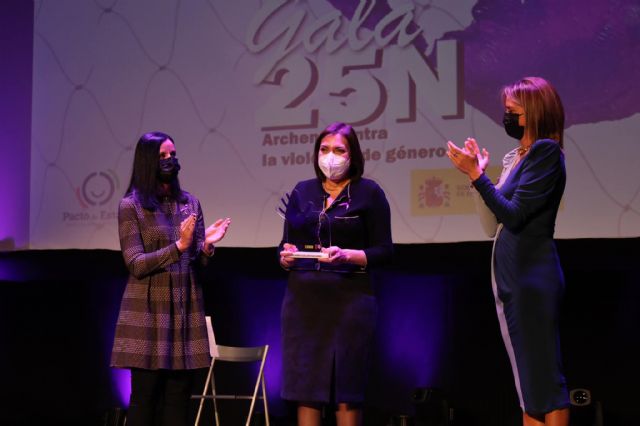 Encarna Talavera, Encarna Guillén, Fuensanta Barquero, Élida Sevilla, Club Rítmika y La Algaida FS, fueron las homenajeadas en la Gala contra la Violencia de Género - 2, Foto 2