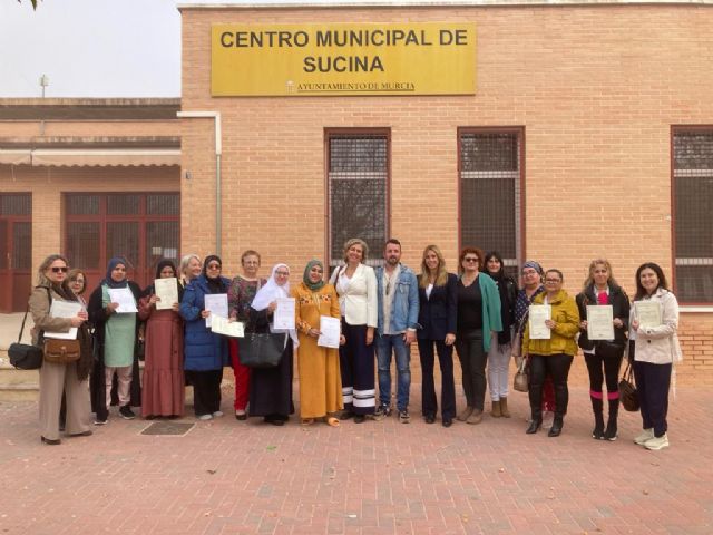Veinte mujeres de Sucina mejoran su capacitación para trabajar en el sector textil gracias a dos cursos del Ayuntamiento - 3, Foto 3