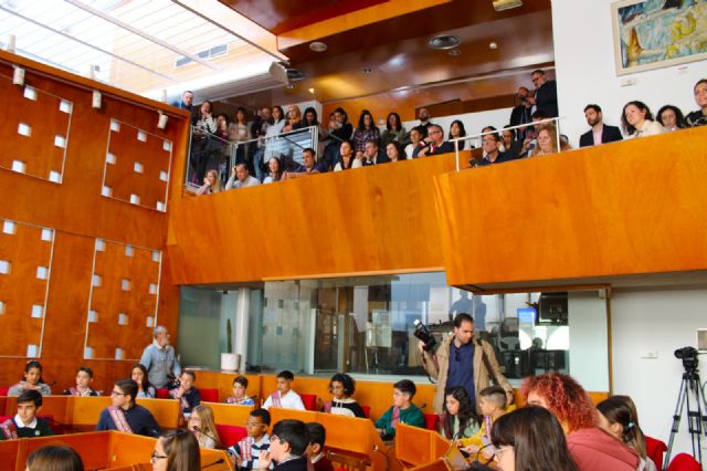 Alumnos de los colegios de Lorca participan en Pleno Municipal Infantil con motivo del Día Internacional de los Derechos de los Niños - 4, Foto 4