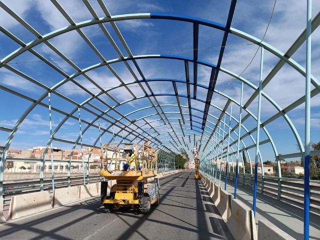 El Ayuntamiento ejecuta labores de mantenimiento y pintura en el puente sobre la Rambla de Nogalte situado en la Avenida Astudillo - 2, Foto 2