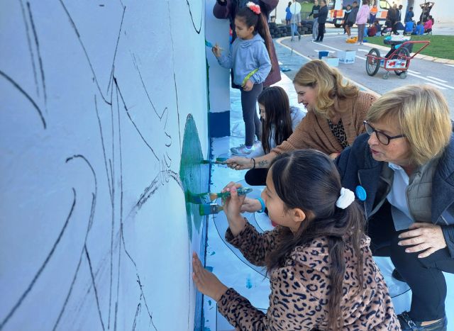 Estudiantes de Alcantarilla pintan murales en el Parque de Educación Vial por el Día de los Derechos de la Infancia - 1, Foto 1