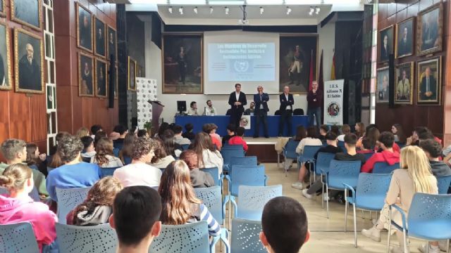 Alumnos del IES Alfonso X participan en el taller sobre la importancia de los jóvenes en la cooperación internacional - 1, Foto 1