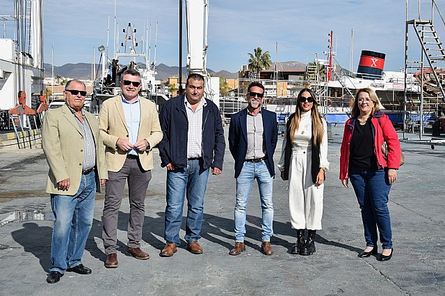 La concejal de Puerto de Mazarrón y Pesca y el director general de Litoral y Puertos buscan unir esfuerzos para potenciar el puerto pesquero, Foto 1