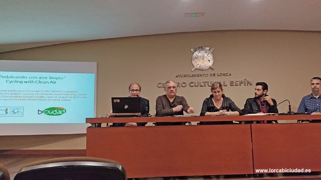 Aire y Salud: ¿Cuándo se va a peatonalizar la Avenida de Juan Carlos?... Pocas veces una Mesa fue tan redonda - 1, Foto 1