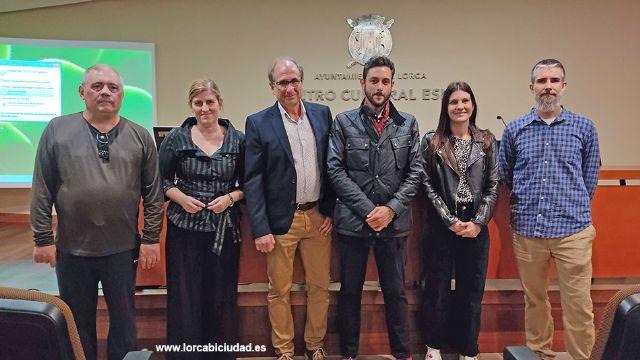 Aire y Salud: ¿Cuándo se va a peatonalizar la Avenida de Juan Carlos?... Pocas veces una Mesa fue tan redonda - 2, Foto 2