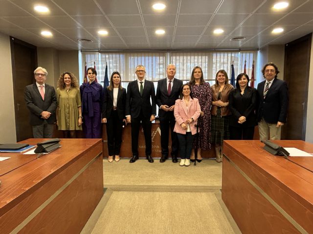 El consejero de Salud informa en la Asamblea Regional sobre las mejoras del calendario vacunal en la Región de Murcia - 2, Foto 2