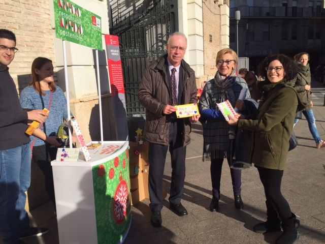 Una campaña informativa recorre las plazas de abastos del municipio para aconsejar sobre el consumo ambiental responsable en Navidad - 2, Foto 2