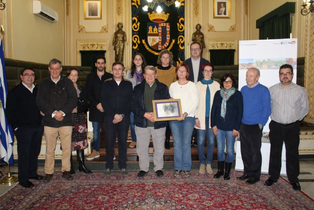 La DO Vinos de Jumilla dona al Ayuntamiento cuadro conmemorativo del 50 aniversario - 2, Foto 2