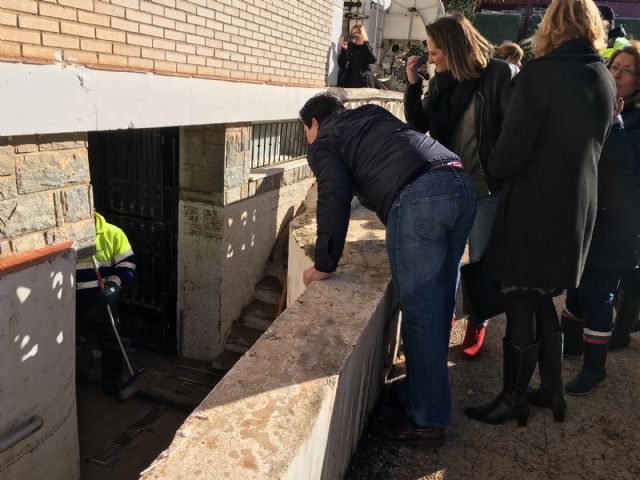 La consejera Violante Tomás y el alcalde José Miguel Luengo comprobaron los daños causados por el temporal en la residencia Fundamifp - 4, Foto 4