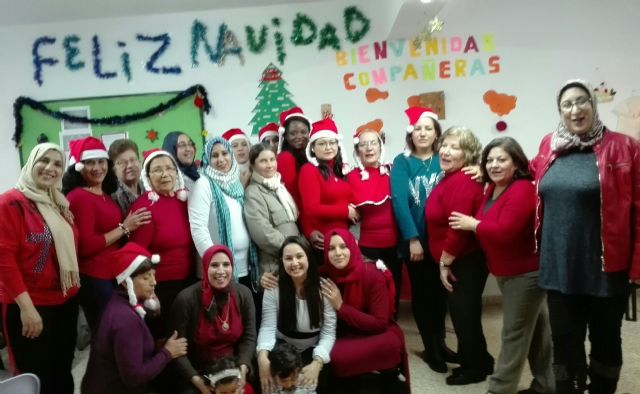 El Programa Municipal de Inmigrantes de Molina de Segura celebra las fiestas navideñas con un taller de villancicos y dulces - 1, Foto 1