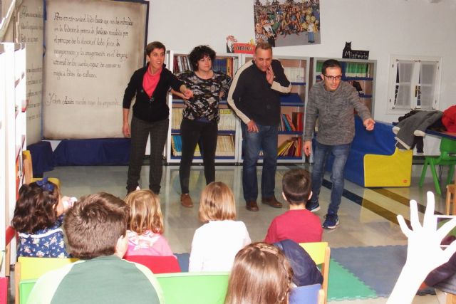 Una tarde de cuentos en la biblioteca municipal de alhama, Foto 1
