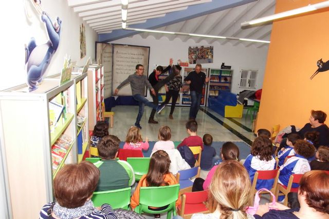Una tarde de cuentos en la biblioteca municipal de alhama, Foto 2