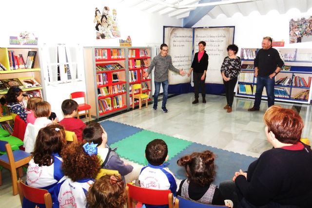 Una tarde de cuentos en la biblioteca municipal de alhama, Foto 4