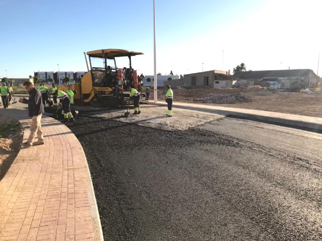 El Ayuntamiento destina 40.000 euros al asfaltado de calles del centro urbano, barrios y caminos rurales - 2, Foto 2