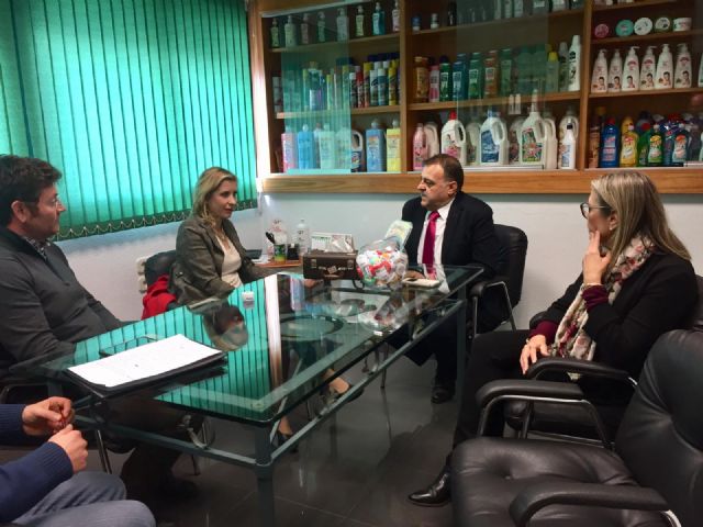 La Alcaldesa de Molina de Segura realiza una visita a la empresa química AROM - 1, Foto 1