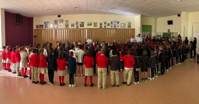 Los mayores de los hogares y el centro de Día participan en una actividad intergeneracional con alumnos del New Castelar College - 3, Foto 3