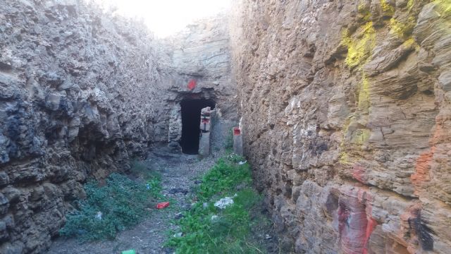 El Partido Comunista propone la puesta en valor con fines culturales del refugio anti-aéreo conocido como Cueva de la Tía Petra - 1, Foto 1
