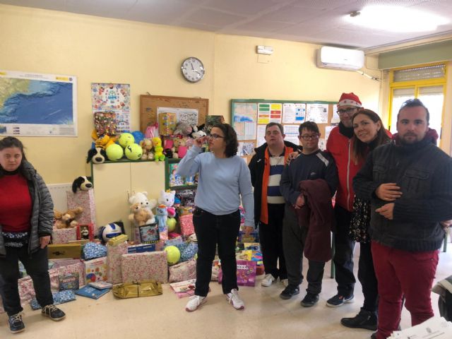 Más de 200 niños del Colegio Bienvenido Conejero podrán tener juguetes esta Navidad - 2, Foto 2