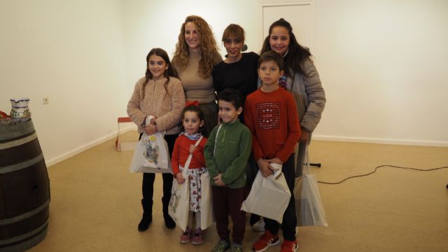 Entrega de premios del Concurso 'Reciclaje de adornos de Navidad' - 1, Foto 1