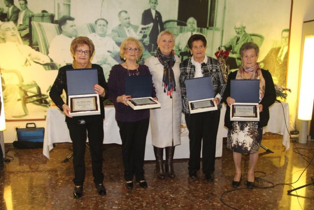 La asociación de Amas de Casa homenajea a sus socias en la fiesta de Navidad - 2, Foto 2