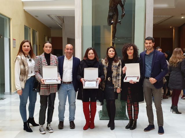 Estudio Fotográfico Moman, primer premio del concurso de escaparates navideños 2019 - 1, Foto 1